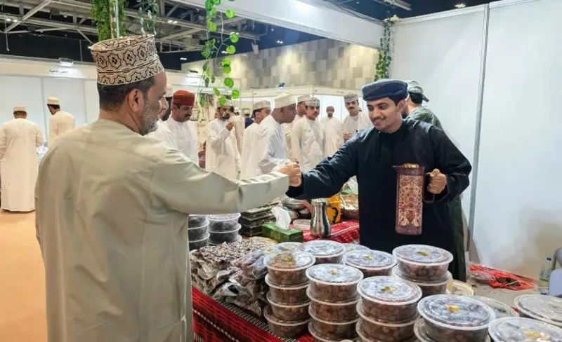 مشاركون: معرض التمور والعسل يُبرز الإرث الزراعي العُماني ويعزز حضور المنتجات المحلية
