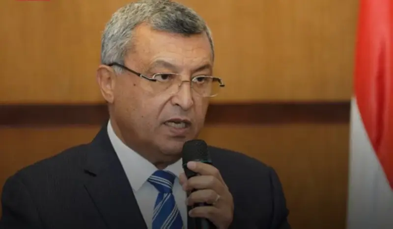 بعد واقعة «الدهابة».. عمرو أديب يسأل وزير البترول الأسبق هل تمتلك مصر ذهبًا؟ (فيديو)