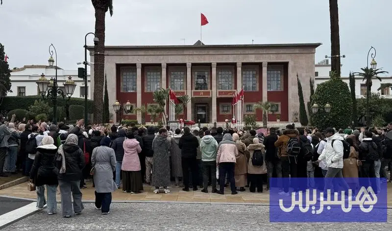 نقابات تستقبل بنعبد الله والهشومي باعتصام ومبيت ليلي أمام البرلمان