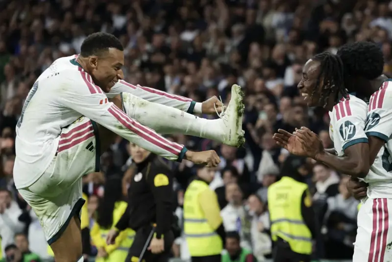 «لا ليغا»: ريال مدريد يستعد للكلاسيكو برباعية في إشبيلية