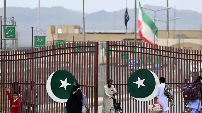 باكستان تغلق معبراً حدودياً مع إيران.. ما السبب؟