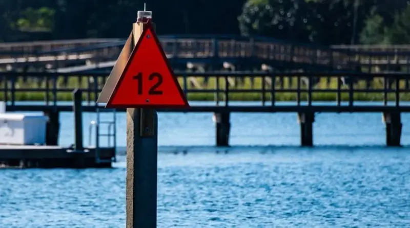 أسرار الملاحة البحرية.. كيف يسترشد البحارة بعلامات لا تضيء ولا تتحرك؟