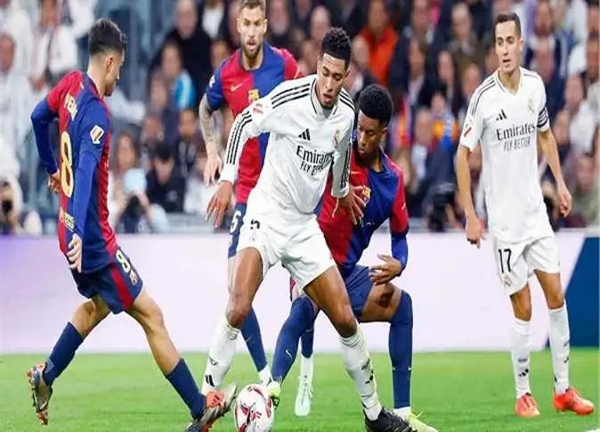 تقارير: مرشح جديد لإدارة لقاء الكلاسيكو بين برشلونة وريال مدريد