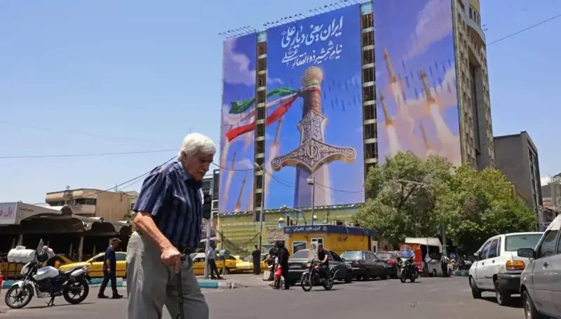 5 عند الخامسة: لبنان أمام خطر التحوّل إلى ساحة صراع... مجتبى خامنئي يؤكّد وحدة الساحات وقرى جنوب العراق تختفي ببطء