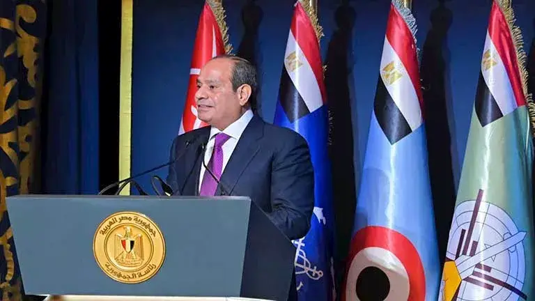 الرئيس السيسي: "اللي يضعف الدولة قبل ما يحكمها.. هيعمل إيه لما يمسكها؟"