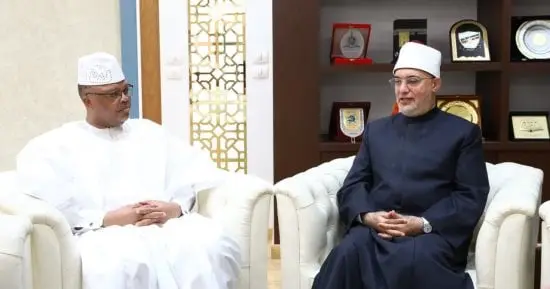 مفتى الجمهورية يبحث مع سفير ليبيريا بالقاهرة تعزيز التعاون فى المجالات الدينية