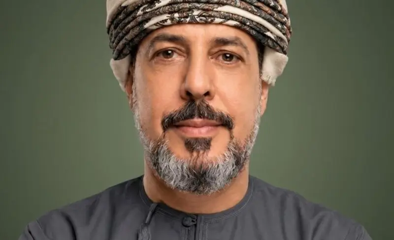 الذي يمسك القلم