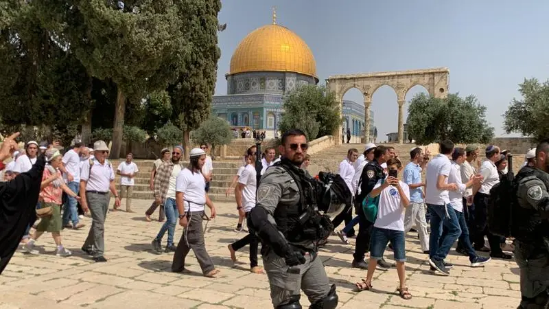 مستوطنون يقتحمون باحات المسجد الأقصى