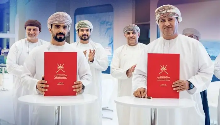 لتعزيز الاستثمارات.. تفاصيل توقيع اتفاق إنشاء مركز لوجستي جديد بالدقم