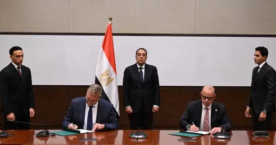 رئيس الوزراء يشهد توقيع بروتوكول تعاون بين وزارتي البترول والاستثمار