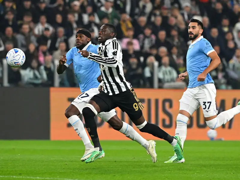 لاتسيو يفوز على يوفنتوس بثلاثية في الدوري الإيطالي