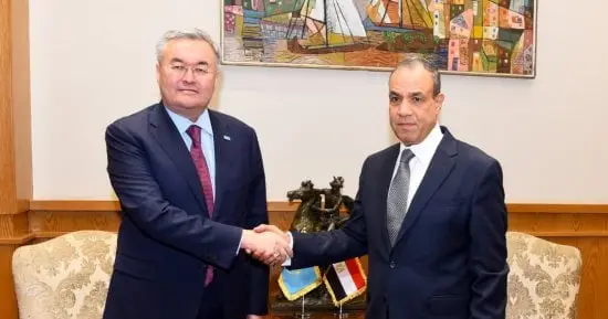وزير الخارجية يبحث مع نظيره الكازاخي تعزيز الشراكة الاقتصادية وتطورات غزة والتصعيد الإقليمي