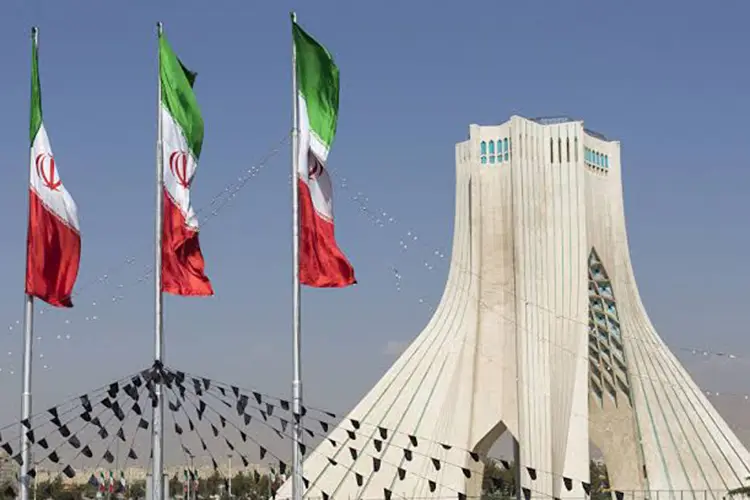 قنبلة نووية لإيران