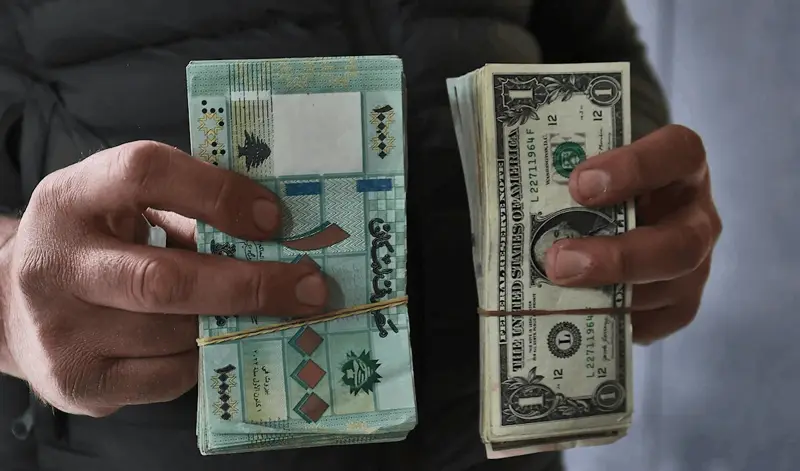 تراجع التحويلات بنسبة 30%.. هل شريان لبنان المالي مُهدّد؟