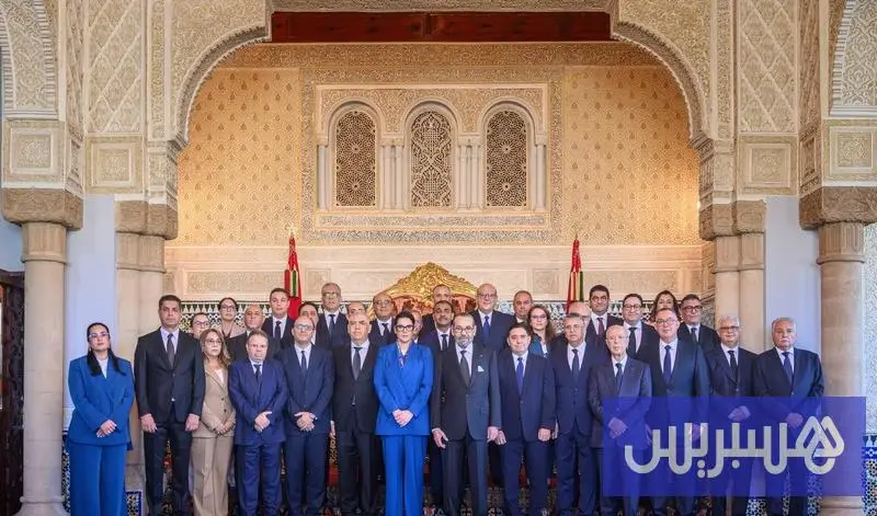 الهندسة الحكومية الجديدة تستغني عن كتاب الدولة وتعيد توزيع الاختصاصات