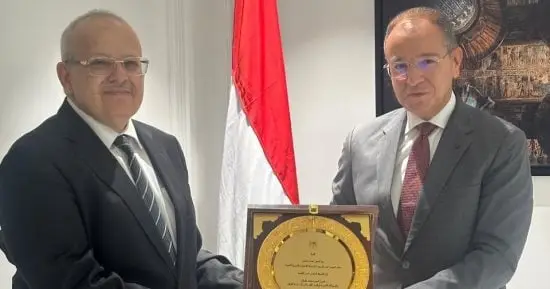 سفارة مصر بأبو ظبي تكرم الدكتور الخشت احتفاء بفوزه بجائزة الشيخ زايد للكتاب