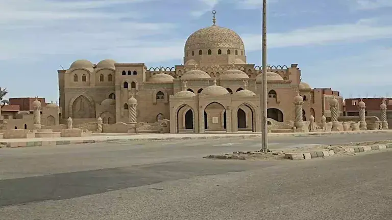 مسجد الرحمة بالجبيل درة إسلامية تتلألأ على سواحل طور سيناء -صور
