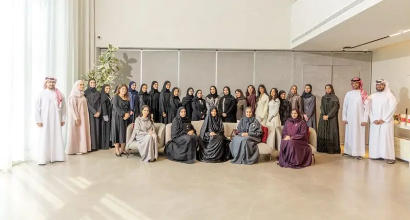 المبرة الخليفية تحتفي بتخريج الفوج الثالث عشر لبرنامج «رايات» للمنح الدراسيةالشيخة زين بنت خالد: نفخر بإنجازات خريجي «رايات» وتوليهم مناصب مرموقة في مؤسسات كبرى