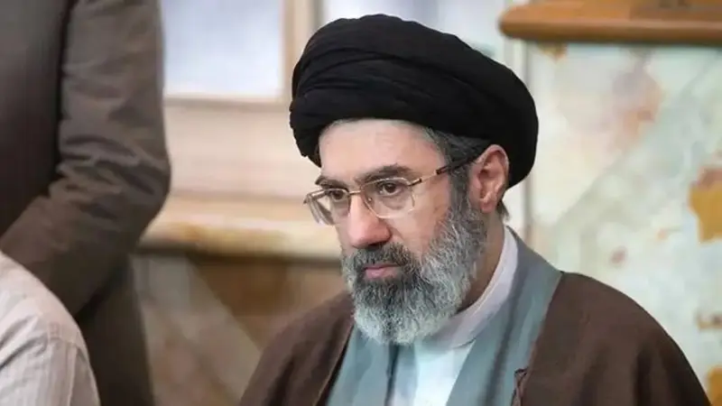 المرشد الإيراني لـ«قادة الجيش»: يجب مواجهة أي تهديدات برد فوري ومؤثر دون قيود جغرافية