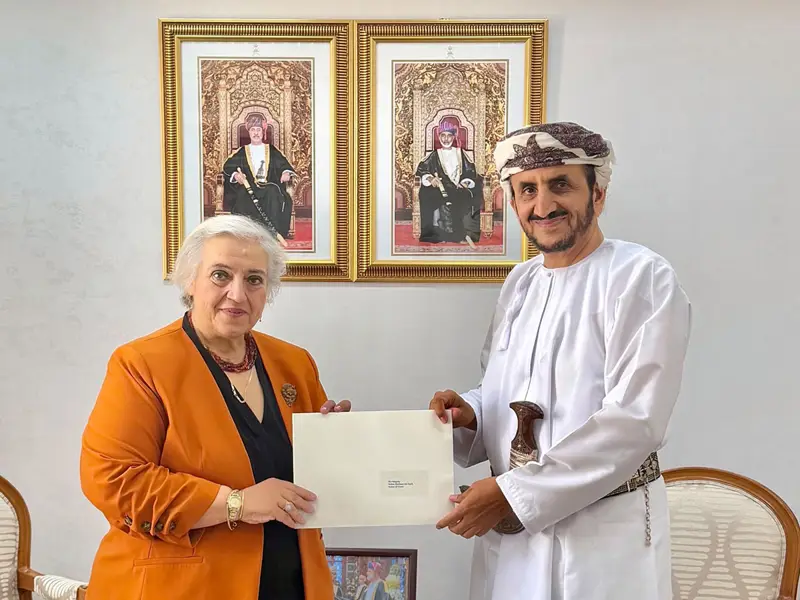 سلطان عمان يتلقى رسالة خطية من الرئيس اليوناني تتصل بعلاقات البلدين