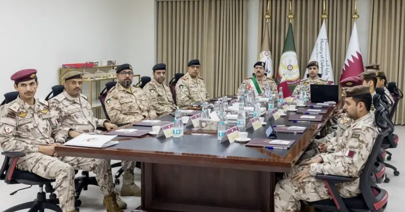 رئيس هيئة الخدمة الوطنية يبحث في قطر سبل تعزيز التعاون العسكري وتبادل الخبرات