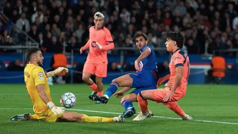 الباريسي يهزم البرشا وفوزان كبيران للسيتي وروما بدوري الأبطال