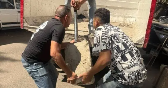 حى العجوزة يشن حملات موسعة لرفع الإشغالات والحواجز الحديدية بالشوارع.. صور