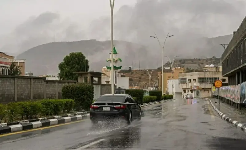 من مكة إلى حائل والباحة.. «الأرصاد» ترفع مستوى التنبيهات في 3 مناطق