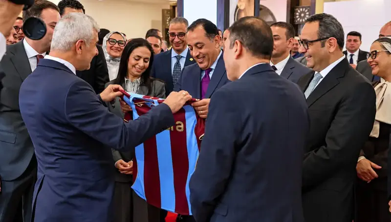 اسم محمد صلاح يخطف الأضواء في زيارة رئيس الوزراء المصري لمعرض تراثنا