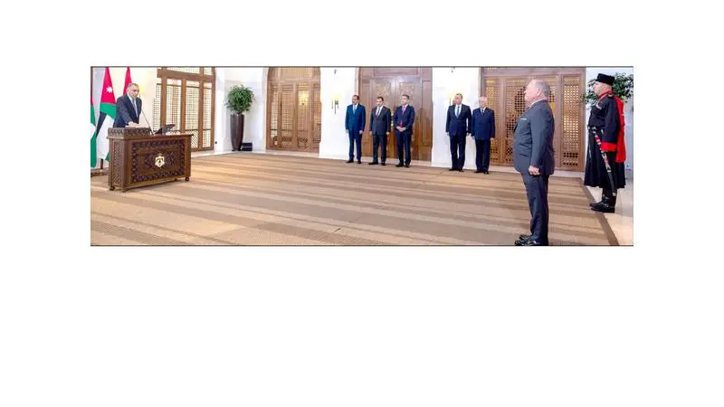 مـحـافـظـون جُدد يؤدون الــيــمـــيــــــن الـقـانـونـيــة أمام الملـك