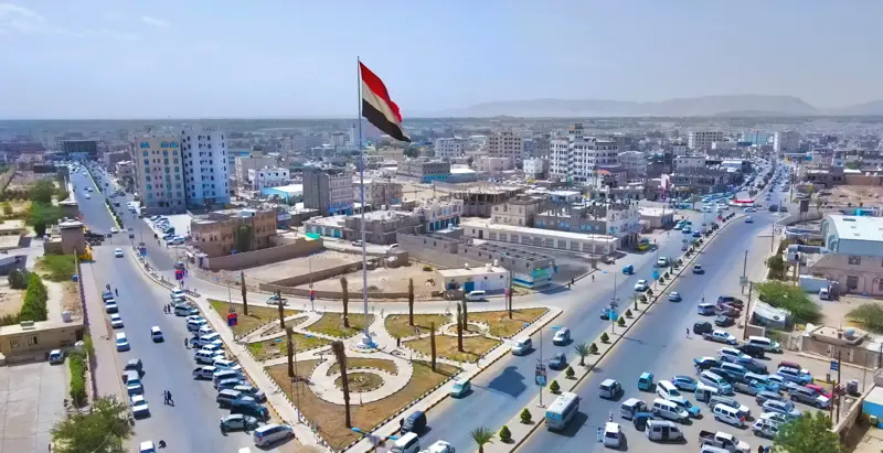 الحوثي يقصف مأرب بأربعة صواريخ.. العليمي: «فجر اليمن» ماضيةً في تحقيق أهدافها