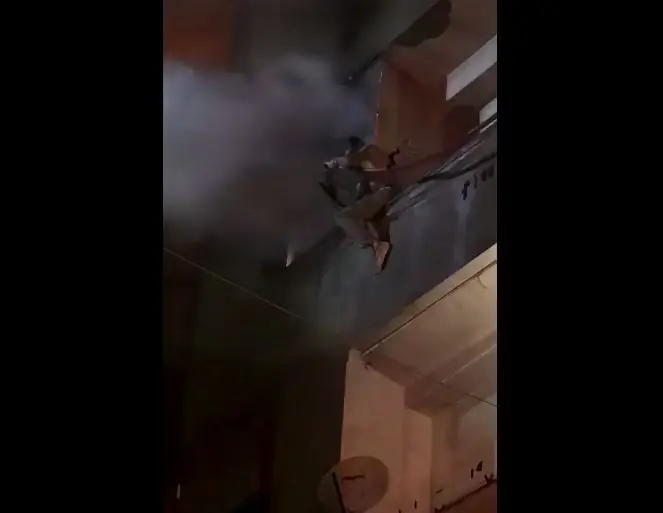 شاب مصري خاطر بنفسه لإخماد حريق.. ويروي لـ«عكاظ» التفاصيل