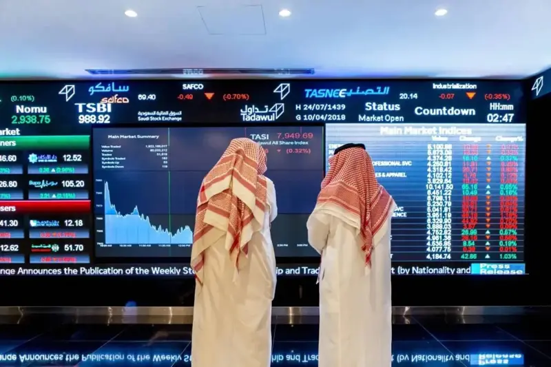 السوق السعودية تتراجع بعد الهجوم على مطار الرياض وسط حذر خليجي