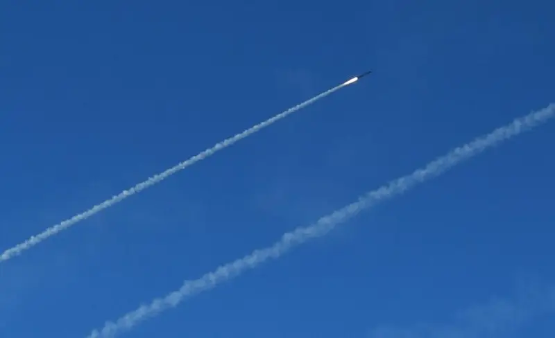السعودية تواجه موجة جديدة من الهجمات.. ومطار الرياض يظل مغلقا