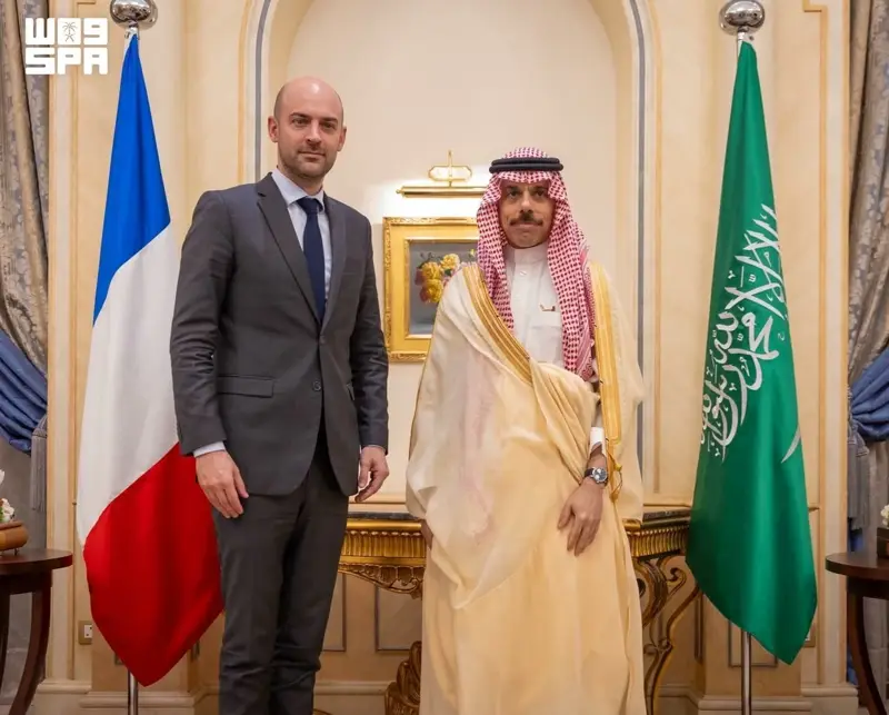 وزير الخارجية يبحث مع نظيره الفرنسي تطورات الأوضاع الإقليمية