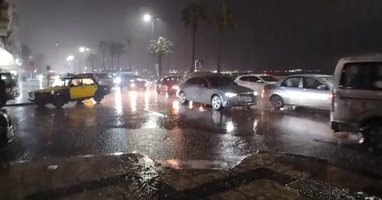 سقوط أمطار غزيرة بالإسكندرية وانخفاض كبير فى درجات الحرارة.. فيديو وصور
