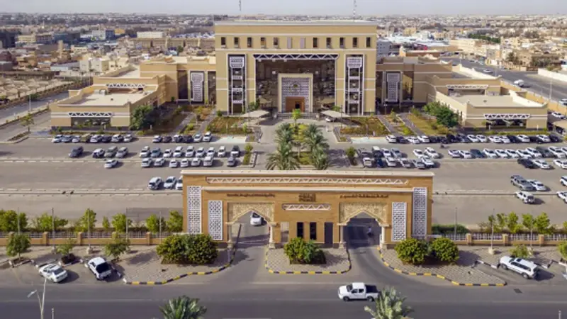 أمانة القصيم تُكثّف أعمال تهيئة مجاري السيول وقنوات تصريف الأمطار بمحافظة الأسياح