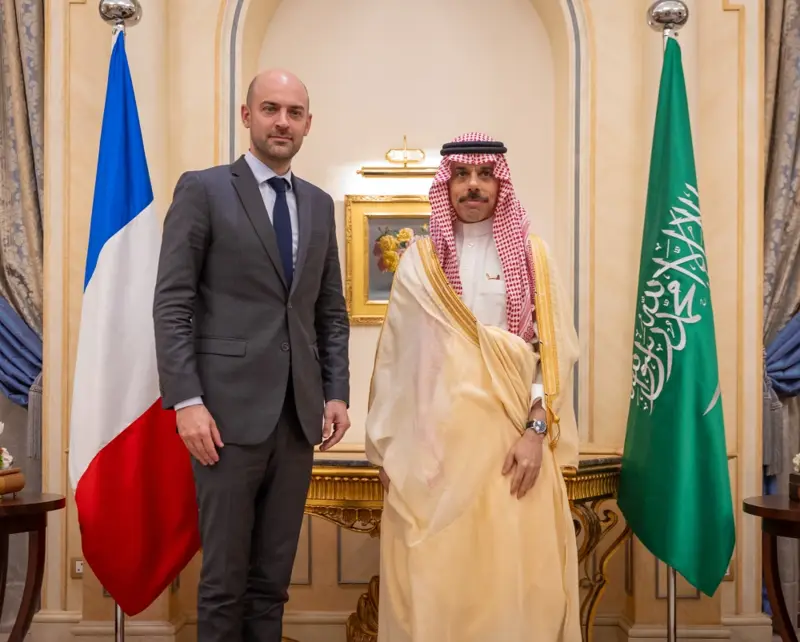 وزير الخارجية ونظيره الفرنسي يبحثان العلاقات الثنائية والتطورات الإقليمية