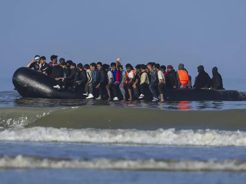 إنقاذ 38 شخصاً إثر تعطل قارب مطاطي قبالة سواحل هولندا الجنوبية