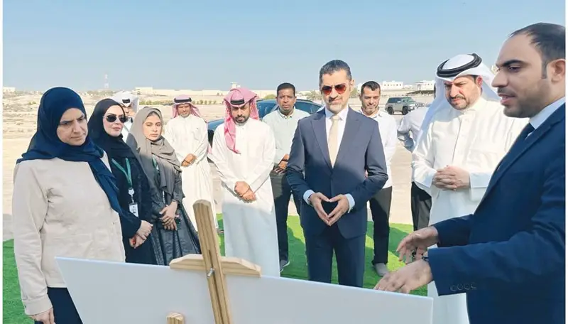 إنجاز 87% من أعمال البنية التحتية.. ومحطة تحلية مياه بطاقة 567 مترا مكعبا:وزير البلديات والأمين العام للمبادرة الوطنية لتنمية القطاع الزراعي يتفقدان مشروع الأراضي الزراعية الجديدة في بوري