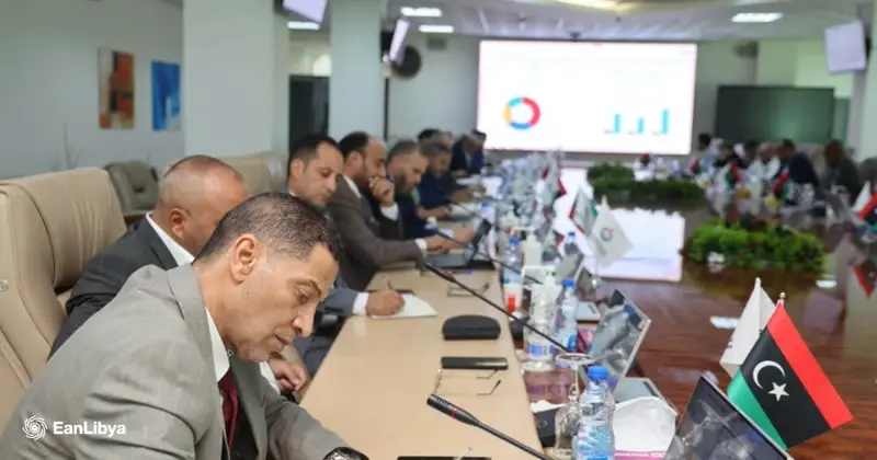 مؤسسة النفط تبحث تطوير المختبرات ورفع كفاءة الكوادر الفنية