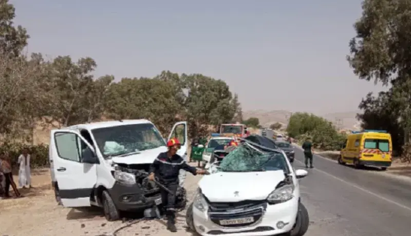 9 جرحى إثر اصطدام بين سيارة وحافلة لنقل المسافرين بالأغواط