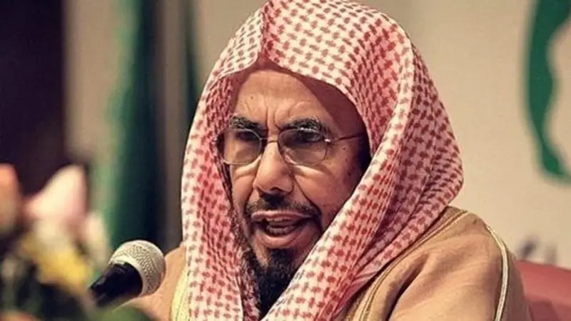 الشيخ عبد الله المطلق: التراشق عبر مواقع التواصل من الحروب النفسية القائمة على الكذب والإضرار