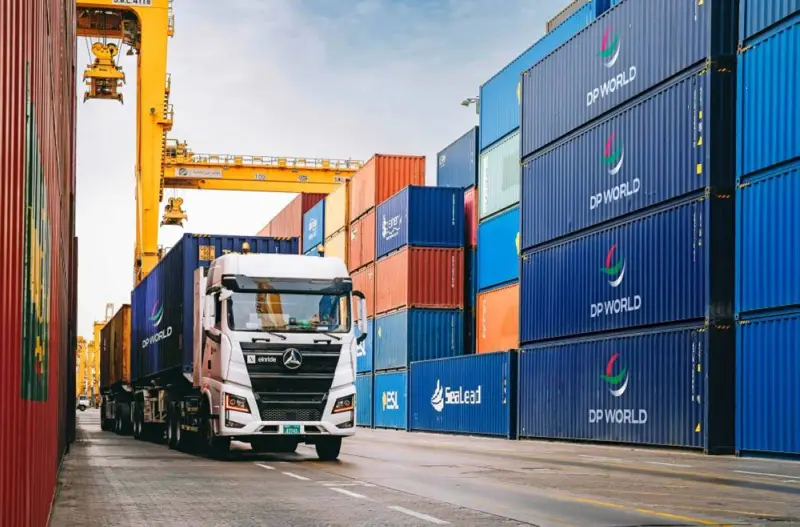 موانئ دبي العالمية تنافس على جميع الأصول المطروحة في الموانئ الهندية