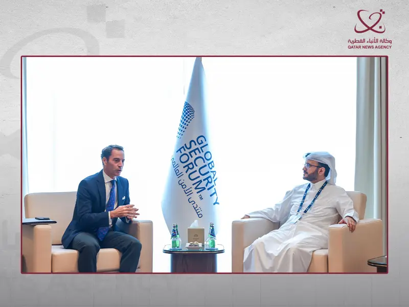 مستشار رئيس مجلس الوزراء المتحدث الرسمي لوزارة الخارجية يجتمع مع الممثل الخاص للأمين العام لحلف الناتو لدول الجوار الجنوبي