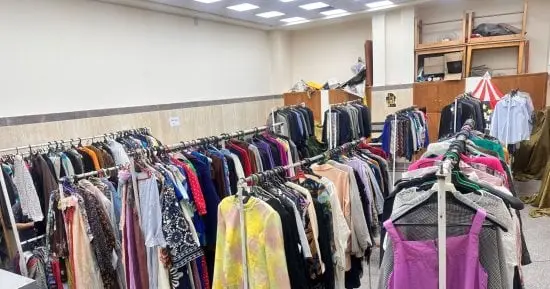 إقبال طلابي على معرض الملابس بطب قصر العيني..وعميد الكلية: دعم الطلاب أولوية