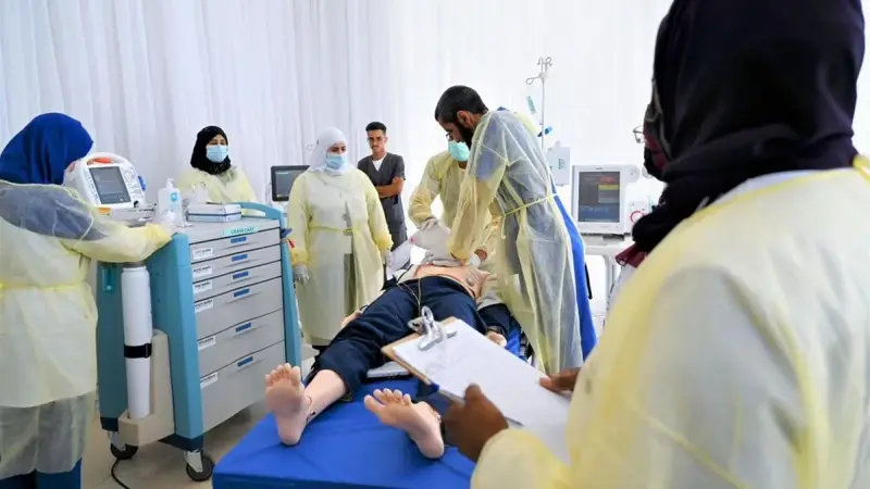"الصحة القابضة" تطرح 4300 فرصة وظيفية للممارسين الصحيين السعوديين | صحيفة الاقتصادية
