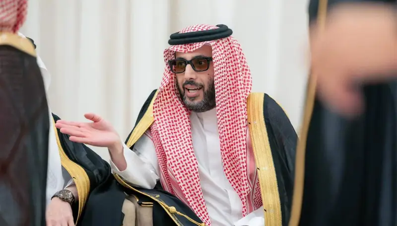 تركي آل الشيخ يواسي والد مضيفة مصرية قُتلت بهجوم الحوثي بـردٍ قاسٍ