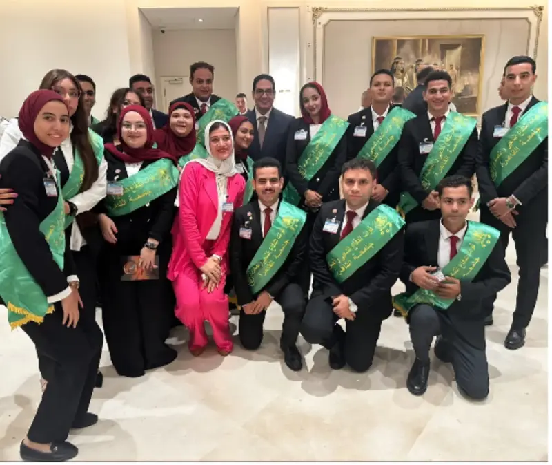 رئيس جامعة القاهرة ووفد من طلاب الجامعة يشهدون الندوة التثقيفية الـ44 للقوات المسلحة