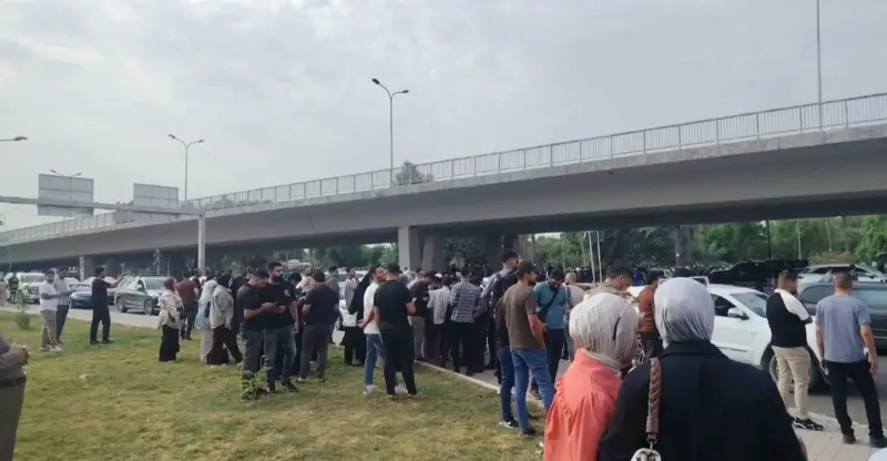 شفق نيوز..إغلاق الجسر المعلق والمنطقة الخضراء بالتزامن مع تظاهرات في بغداد